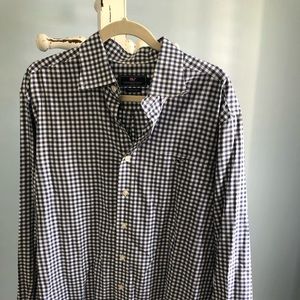 Vineyard Vines white and navy men’s button down
